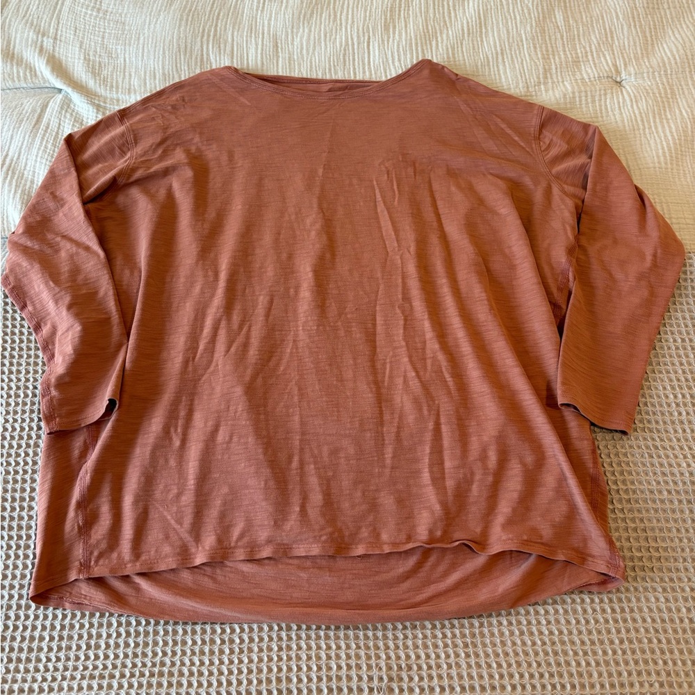 Lululemon Back in action long sleeve top